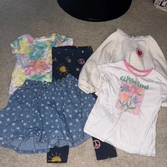 Girl's 5T capsule outfit lot - 2 tops, 2 bottoms, 1 sweatshirt - EUC - Picture 4 of 6